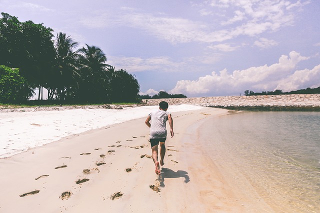 Bežec na pláží.jpg